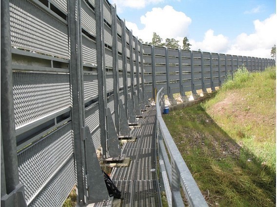 Lastrückhaltesystem entlang ICE-Trasse
